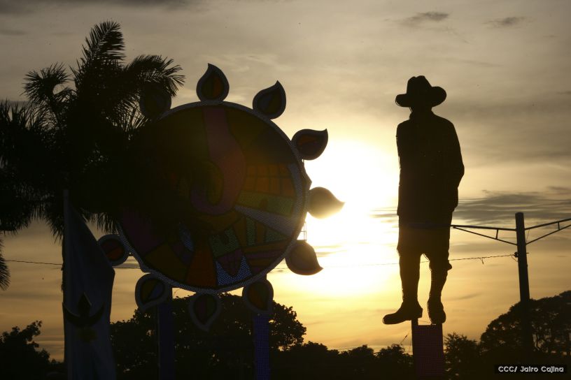 Daniel y Rosario presiden Acto del 37 Aniversario de la Policía Nacional