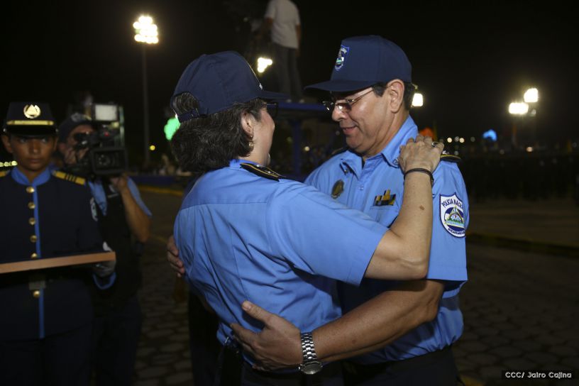 Daniel y Rosario presiden Acto del 37 Aniversario de la Policía Nacional