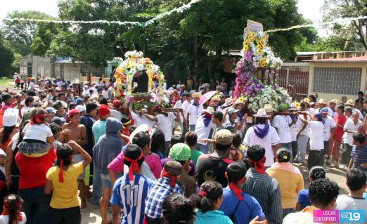 Miles de promesantes acompañan a Santo Domingo de Abajo