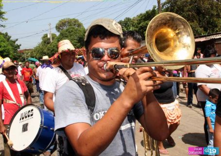 Miles de promesantes acompañan a Santo Domingo de Abajo