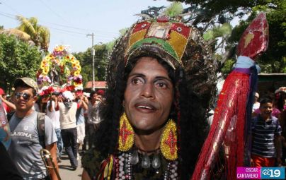 Miles de promesantes acompañan a Santo Domingo de Abajo
