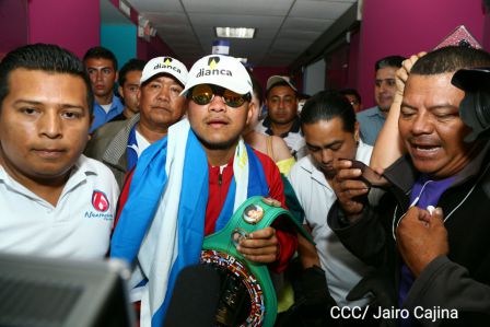 Nicaragua recibe a su Tetracampeón: Román "Chocolatito" González