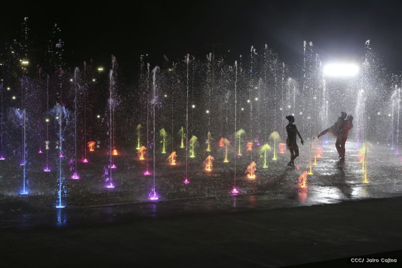 Daniel y Rosario reciben Antorcha de la Libertad y la Unidad Centroamericana
