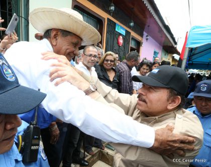 Comandante Daniel participa en honras fúnebres del compañero René Nuñez en León