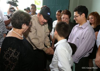 Comandante Daniel participa en honras fúnebres del compañero René Nuñez en León
