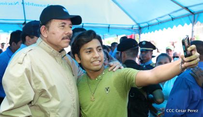 Comandante Daniel participa en honras fúnebres del compañero René Nuñez en León