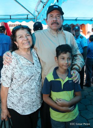 Comandante Daniel participa en honras fúnebres del compañero René Nuñez en León