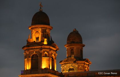 Daniel y Rosario reciben Antorcha de la Libertad y la Unidad Centroamericana