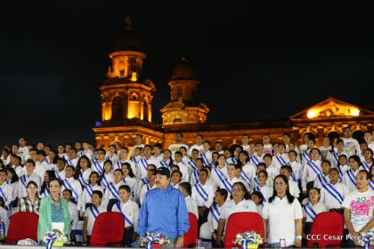 Daniel y Rosario reciben Antorcha de la Libertad y la Unidad Centroamericana