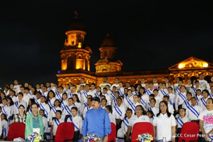 Daniel y Rosario reciben Antorcha de la Libertad y la Unidad Centroamericana