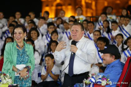Daniel y Rosario reciben Antorcha de la Libertad y la Unidad Centroamericana