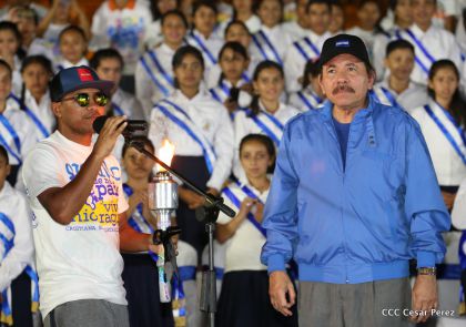 Daniel y Rosario reciben Antorcha de la Libertad y la Unidad Centroamericana