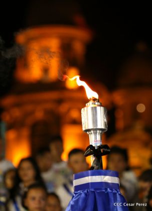 Daniel y Rosario reciben Antorcha de la Libertad y la Unidad Centroamericana