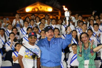 Daniel y Rosario reciben Antorcha de la Libertad y la Unidad Centroamericana