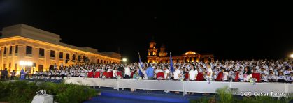 Daniel y Rosario reciben Antorcha de la Libertad y la Unidad Centroamericana
