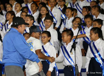Daniel y Rosario reciben Antorcha de la Libertad y la Unidad Centroamericana