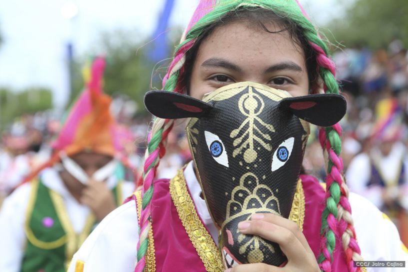 Más Fotos del Desfile Patrio en la Avenida de Bolívar a Chávez
