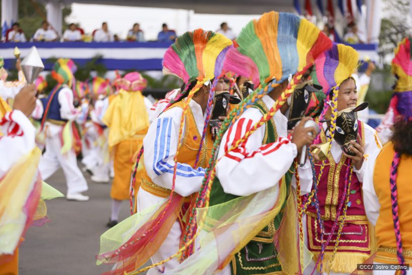 Más Fotos del Desfile Patrio en la Avenida de Bolívar a Chávez