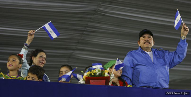 Más Fotos del Desfile Patrio en la Avenida de Bolívar a Chávez