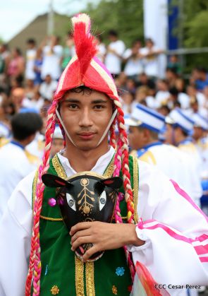 Más Fotos del Desfile Patrio en la Avenida de Bolívar a Chávez