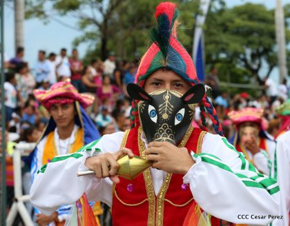 Más Fotos del Desfile Patrio en la Avenida de Bolívar a Chávez