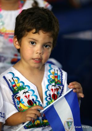 Más Fotos del Desfile Patrio en la Avenida de Bolívar a Chávez