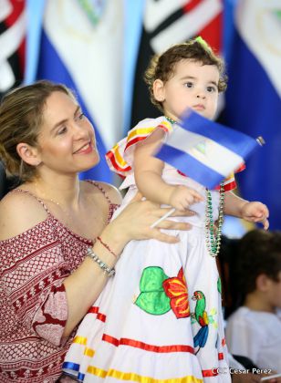 Más Fotos del Desfile Patrio en la Avenida de Bolívar a Chávez