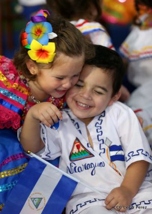 Más Fotos del Desfile Patrio en la Avenida de Bolívar a Chávez