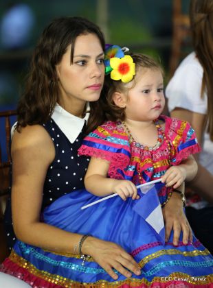 Más Fotos del Desfile Patrio en la Avenida de Bolívar a Chávez