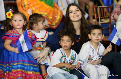 Más Fotos del Desfile Patrio en la Avenida de Bolívar a Chávez