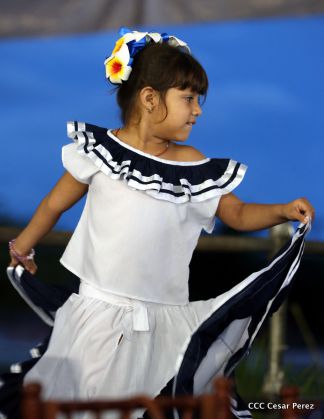 Más Fotos del Desfile Patrio en la Avenida de Bolívar a Chávez