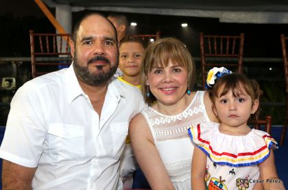 Más Fotos del Desfile Patrio en la Avenida de Bolívar a Chávez