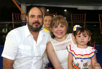 Más Fotos del Desfile Patrio en la Avenida de Bolívar a Chávez