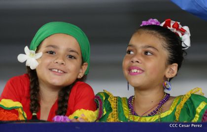 Más Fotos del Desfile Patrio en la Avenida de Bolívar a Chávez