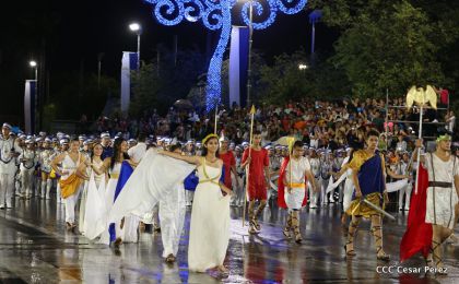 Más Fotos del Desfile Patrio en la Avenida de Bolívar a Chávez