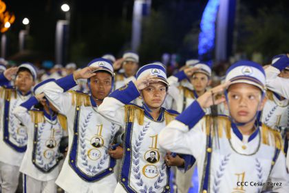 Más Fotos del Desfile Patrio en la Avenida de Bolívar a Chávez