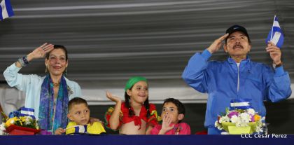 Más Fotos del Desfile Patrio en la Avenida de Bolívar a Chávez