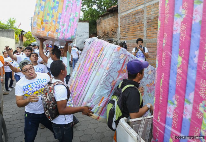 Entregan primera respuesta a familias tras sismo cerca de Cerro El Hoyo