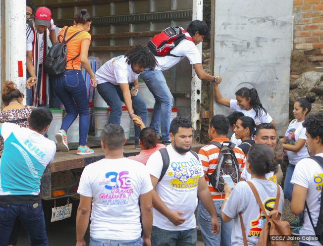 Entregan primera respuesta a familias tras sismo cerca de Cerro El Hoyo
