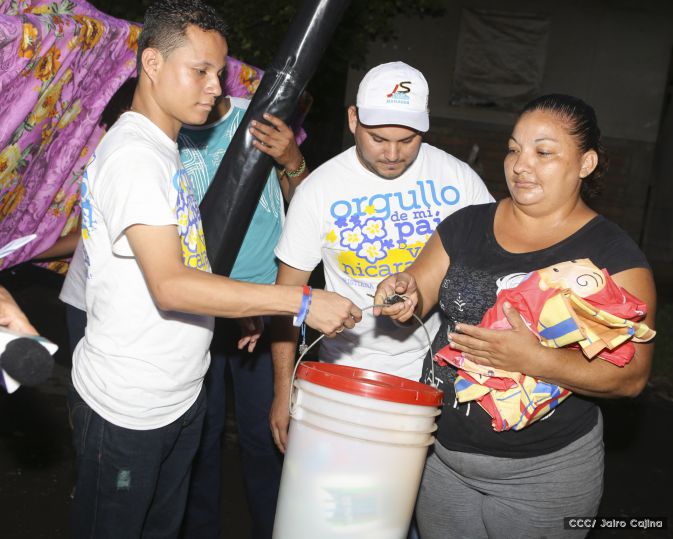 Entregan primera respuesta a familias tras sismo cerca de Cerro El Hoyo