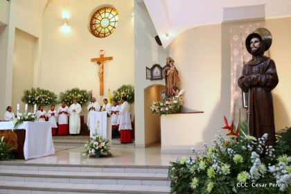 Misa del Cardenal Leopoldo Brenes en honor a San Francisco de Asís