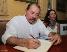 Daniel y Rosario despiden a tripulación de Buque Ruso "Moskva"