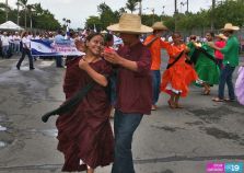 Desfiles escolares en Avenida Bolívar