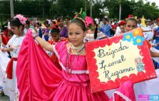 Desfiles escolares en Avenida Bolívar