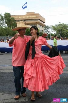 Desfiles escolares en Avenida Bolívar