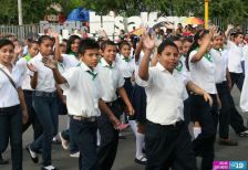 Desfiles escolares en Avenida Bolívar