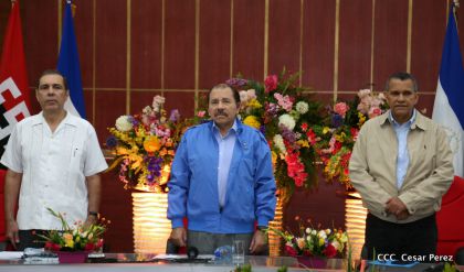 Comandante Daniel Ortega entrega títulos comunitarios a pueblos de la Costa Caribe