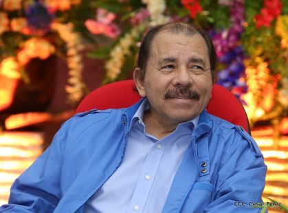 Comandante Daniel Ortega entrega títulos comunitarios a pueblos de la Costa Caribe