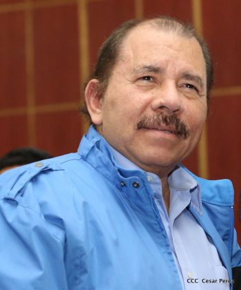 Comandante Daniel Ortega entrega títulos comunitarios a pueblos de la Costa Caribe