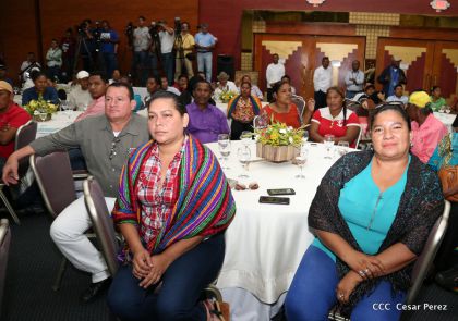 Comandante Daniel Ortega entrega títulos comunitarios a pueblos de la Costa Caribe